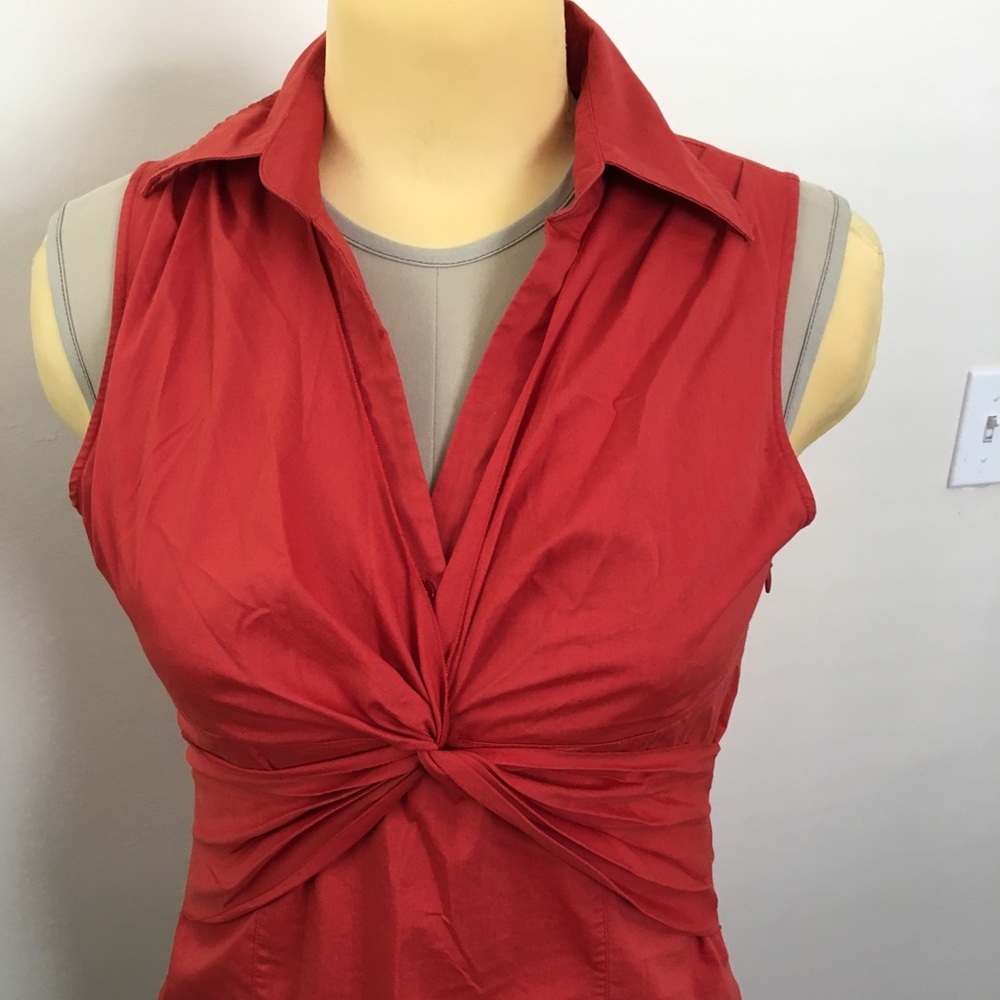 Sleeveless tank with fashionable front knot